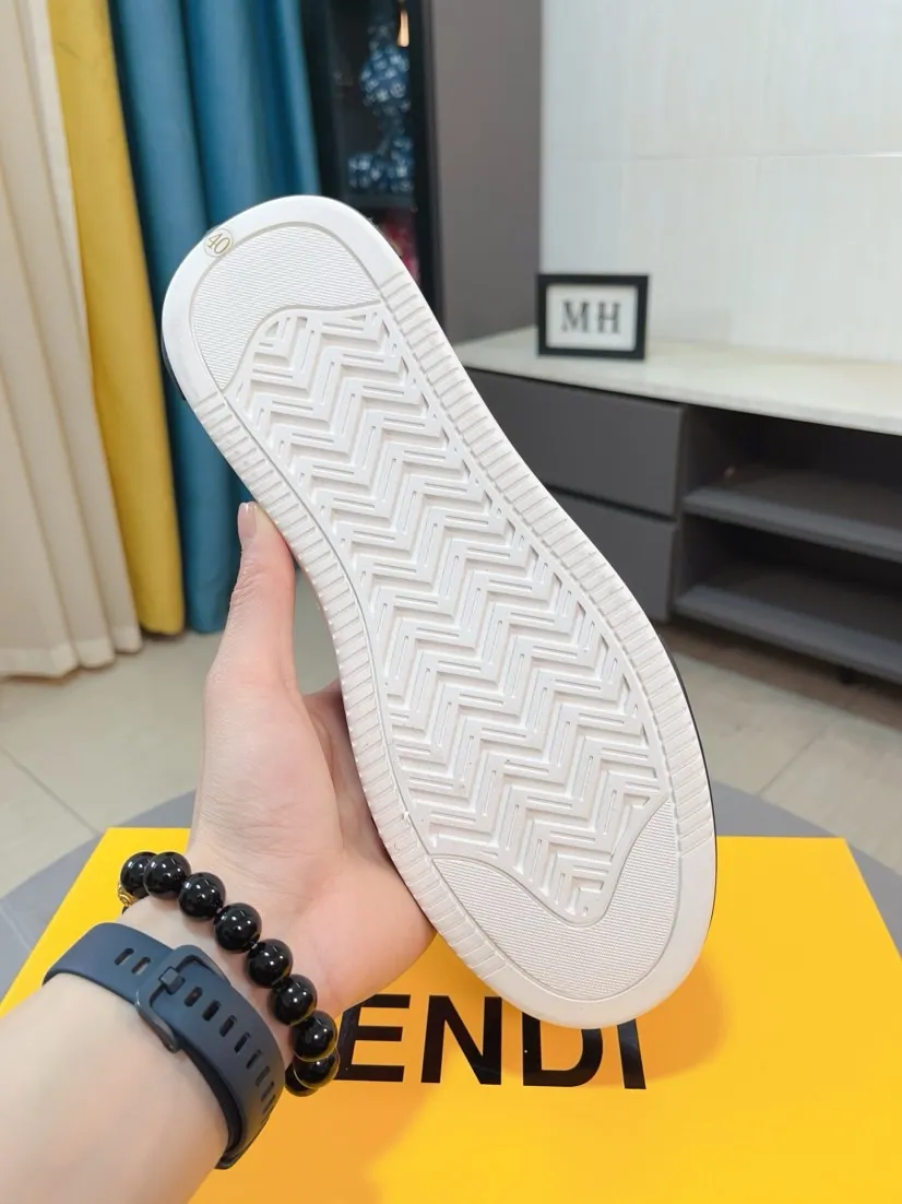 Men's Men's Shoes💰420🌹🌹[fendi] Fendi's classic and comfortable men's, this complex sneaker is made of soft calfskin➕genuine leather lining➕original ultra-light rubber material with rough outsole. This unique and light style is suitable for the casual and refined sensibility of this season. It is comfortable and natural on the feet. It is an everyday style for casual travel in autumn and winter! 38/44